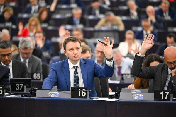 cresterea contributiilor statelor membre la bugetul ue o necesitate pentru aparare comuna 681bd3be93419