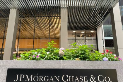jpmorgan victoria lui nicusor dan reduce riscul politic o scadere a ratingului sub nivelul de investitii mai putin ingrijoratoare 683146a0aa538