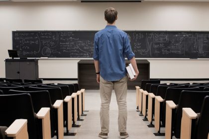 video primul student din familie 10 000 de tineri romani din familii sarace primesc bani de la ue sa si urmeze visul 6824711adb634