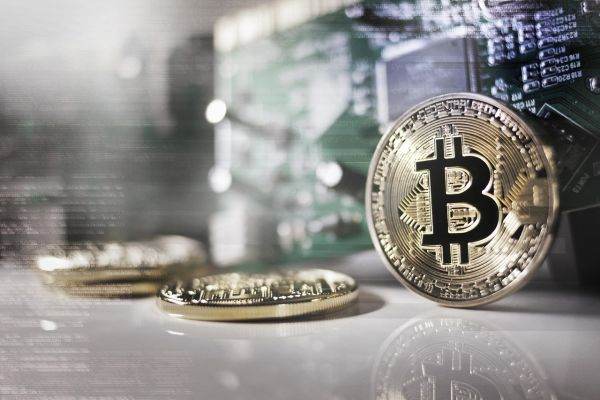 tradeville mai 2025 noi maxime pentru aur si bitcoin cresteri majore pentru indicii bursieri 6841360a04720