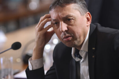 ministrul educatiei vrea ca bursele studentilor sa fie completate din fonduri europene 690b7d8aaa218