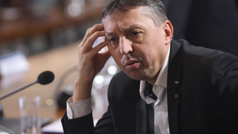 ministrul educatiei vrea ca bursele studentilor sa fie completate din fonduri europene 690b7d8aaa218