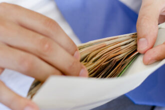 ocde avertizeaza ca munca la negru ramane extinsa in romania ce efecte au salariile in plic asupra economiei 69dce5a12a1b0