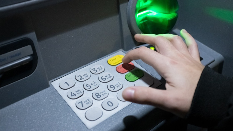 credite contractate in numele victimelor si bani transferati catre infractori peste 170 de cazuri de frauda bancara anuntate de csalb 6aaa9dd8c21e9
